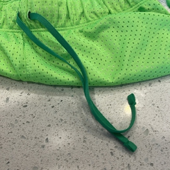 Nike athletic shorts in bright green size youth large - Picture 4 of 7